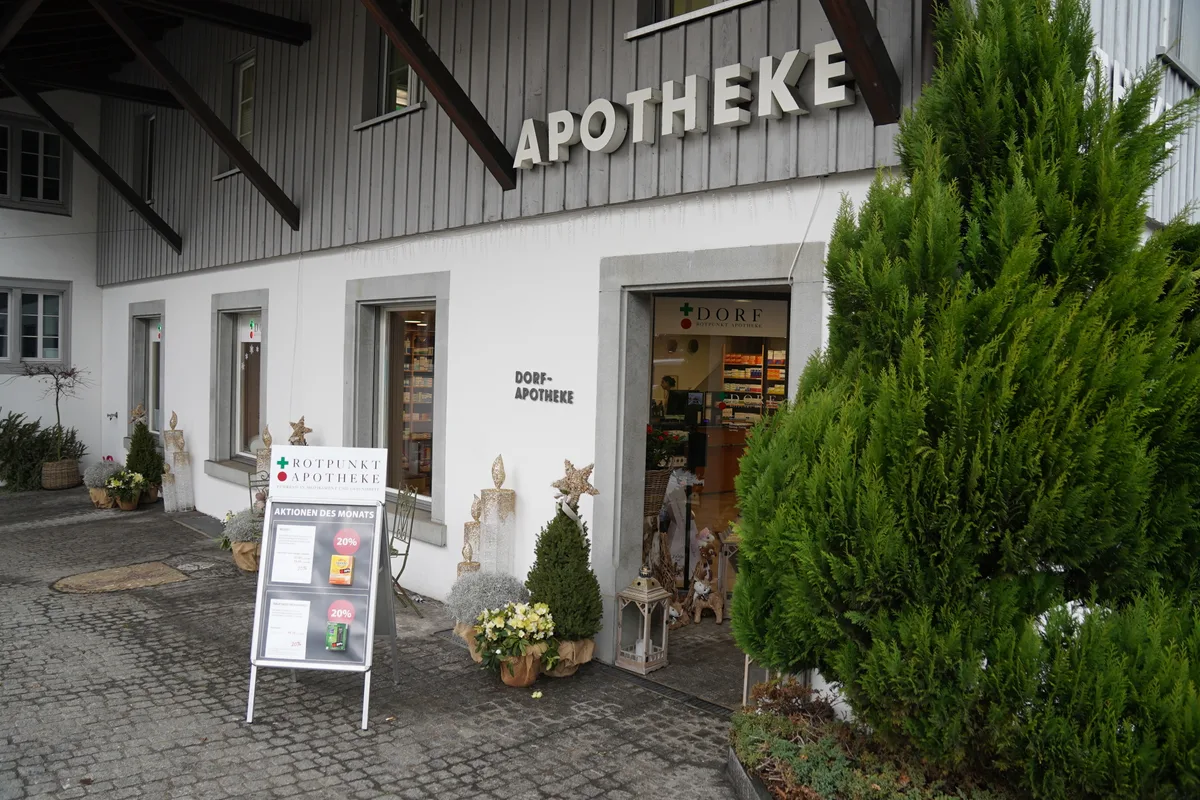 Der Eingang einer Apotheke.